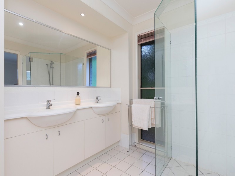 92 Fiddlewood Crescent, Bellbowrie QLD 4070