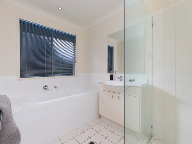 92 Fiddlewood Crescent, Bellbowrie QLD 4070