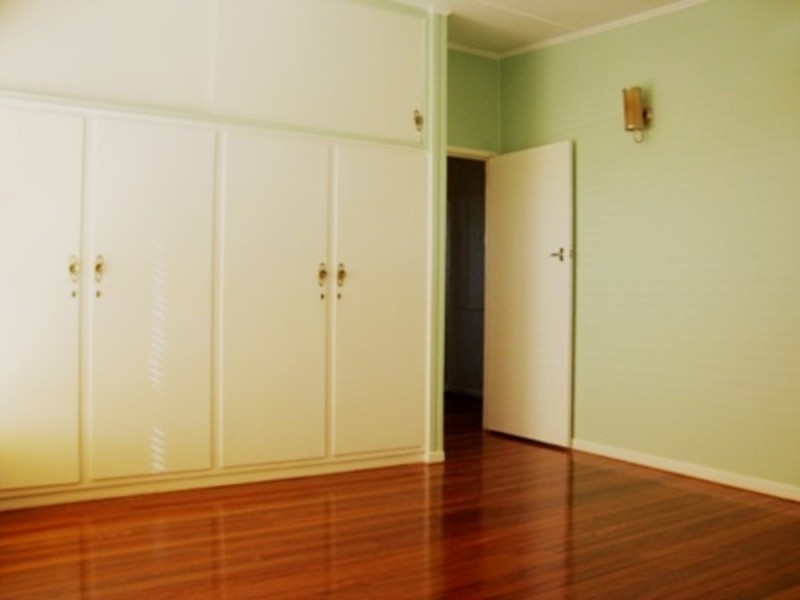 2 Wiseman Street, Kenmore QLD 4069