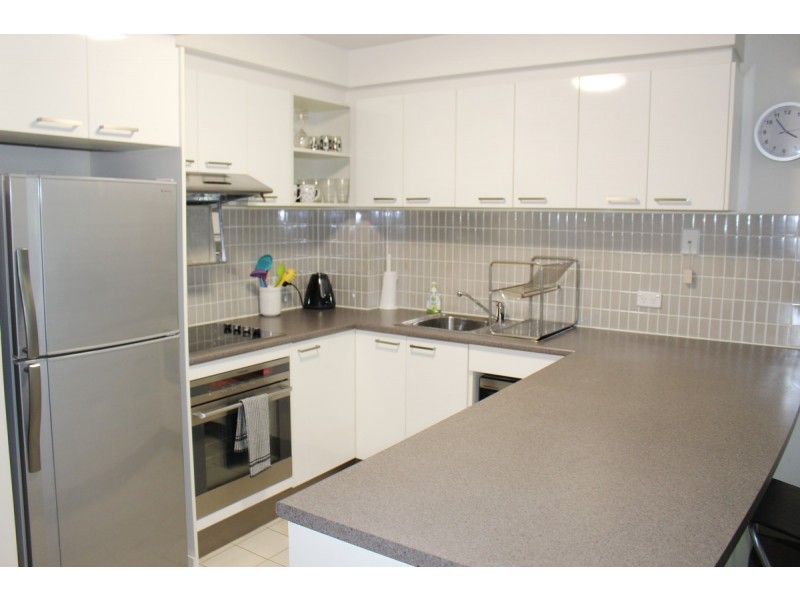 2/300 Sir Fred Schonell Drive, St Lucia QLD 4067