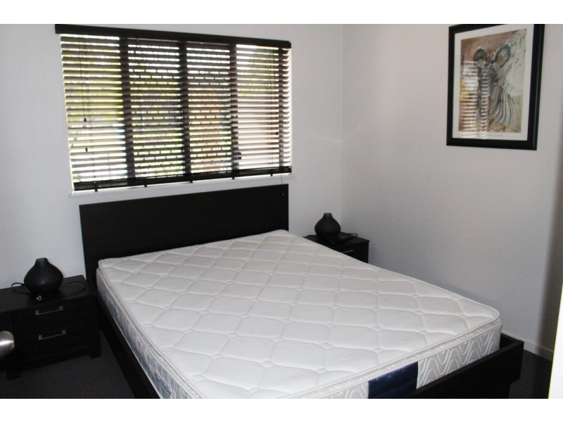 2/300 Sir Fred Schonell Drive, St Lucia QLD 4067