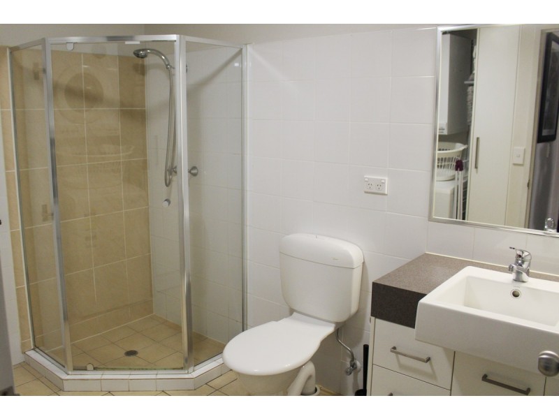 2/300 Sir Fred Schonell Drive, St Lucia QLD 4067