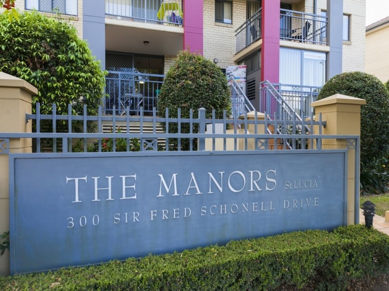 2/300 Sir Fred Schonell Drive, St Lucia QLD 4067