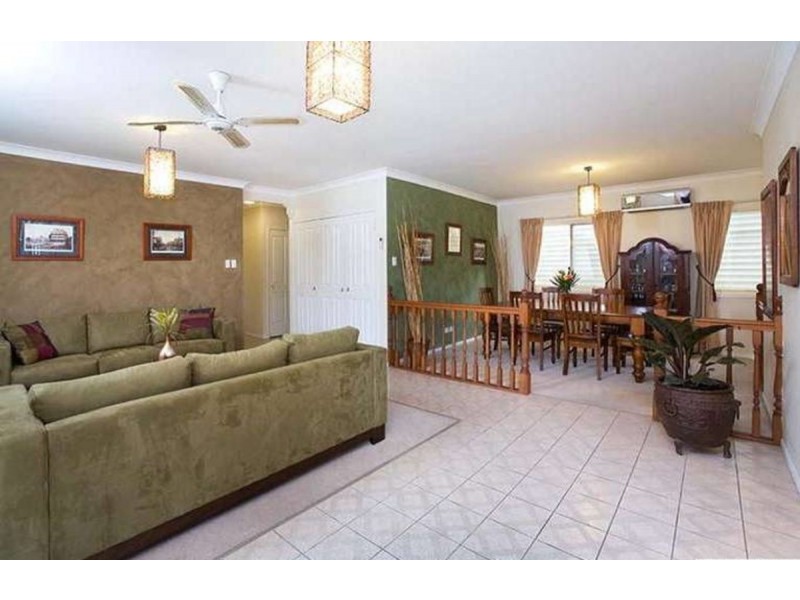 18 Mossman Street, Taringa QLD 4068