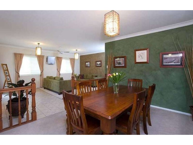 18 Mossman Street, Taringa QLD 4068