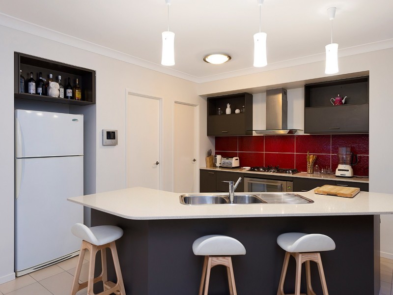 20 Grange Place, Moggill QLD 4070