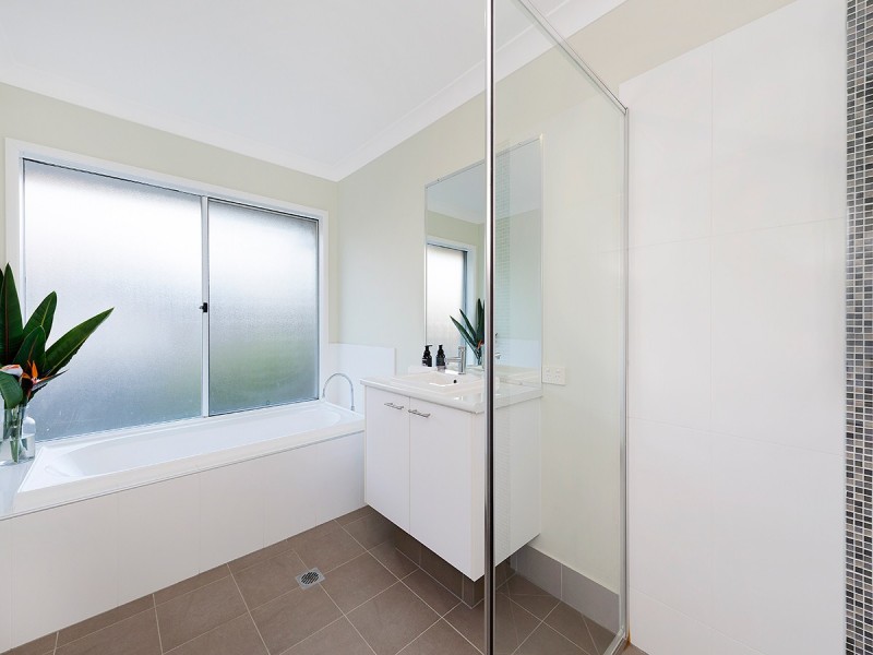 20 Grange Place, Moggill QLD 4070