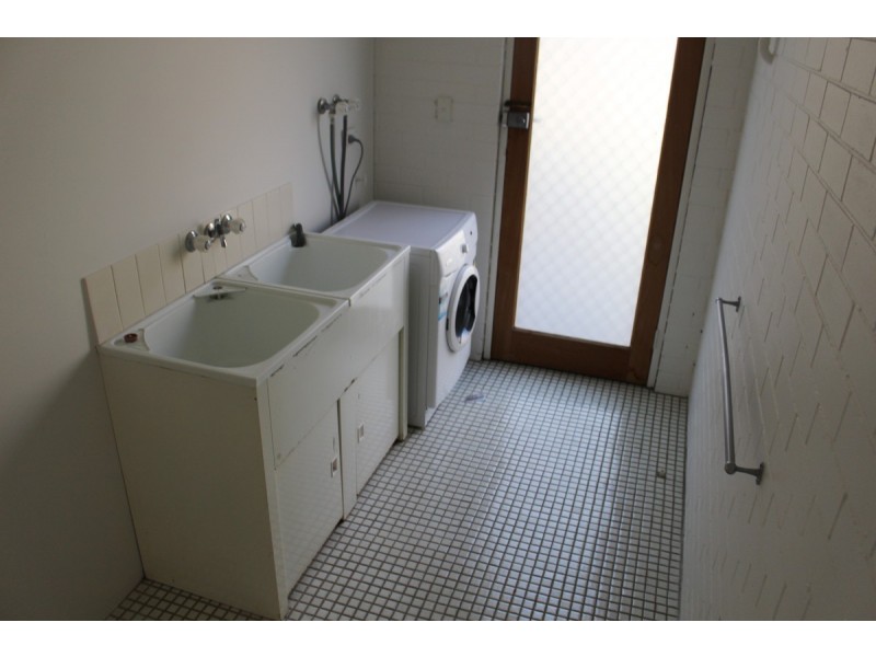 1/37 Mitre Street, St Lucia QLD 4067