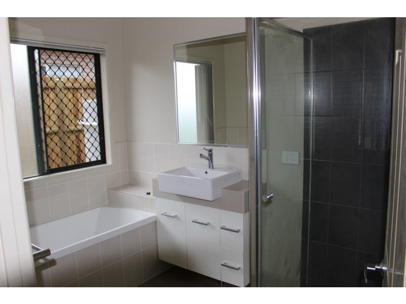 27 Lilly Pilly Place, Moggill QLD 4070