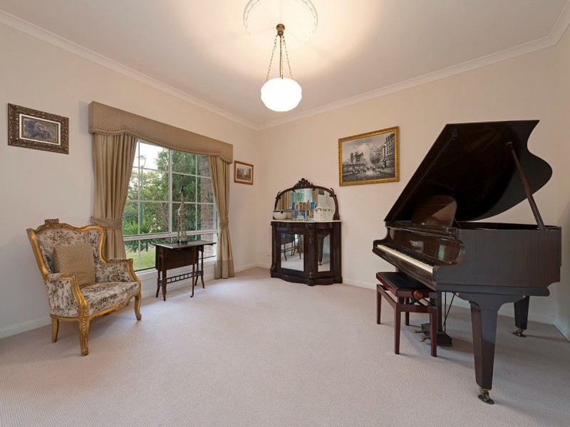 7 Grange Place, Moggill QLD 4070