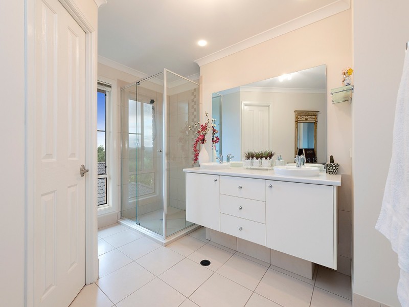 7 Grange Place, Moggill QLD 4070