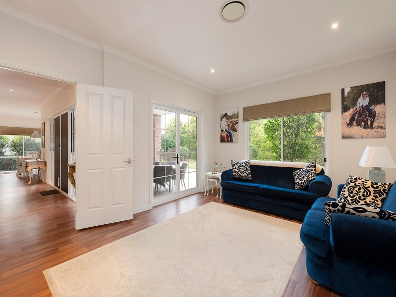 7 Grange Place, Moggill QLD 4070