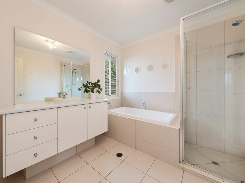 7 Grange Place, Moggill QLD 4070