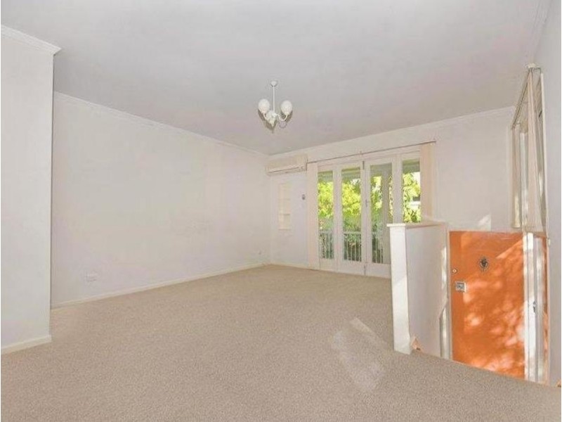 8 Harvard Street, Kenmore QLD 4069