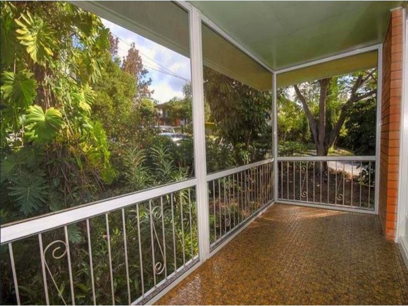 8 Harvard Street, Kenmore QLD 4069