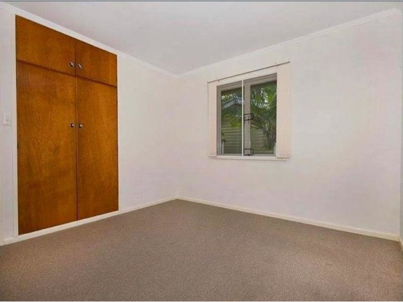 8 Harvard Street, Kenmore QLD 4069