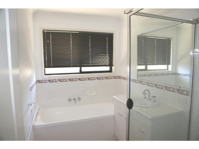 12 Glenwood Place, Moggill QLD 4070