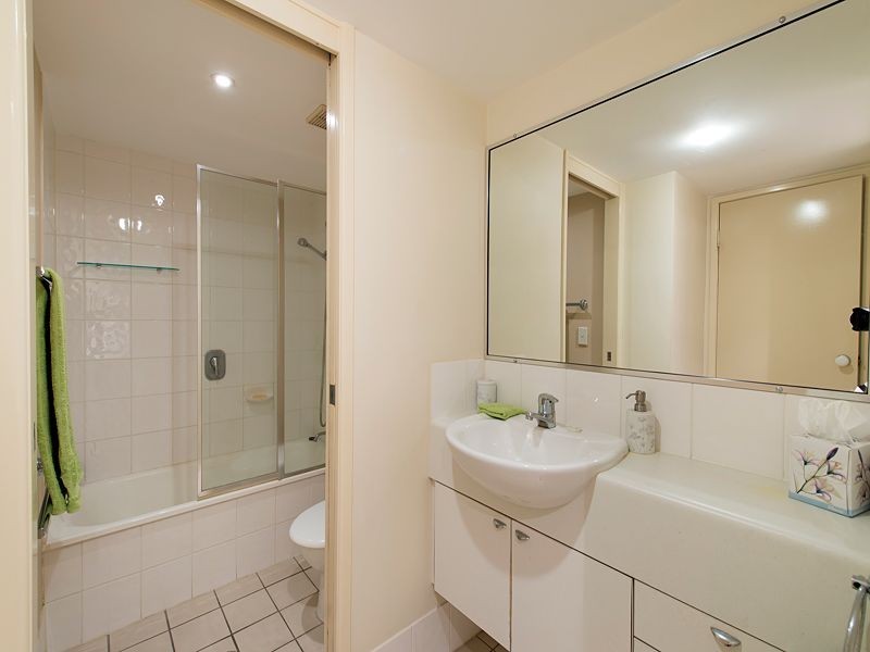 32/8 Booth Street, Toowong QLD 4066