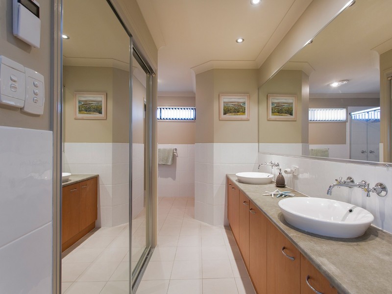 7 Greenwood Close, Moggill QLD 4070