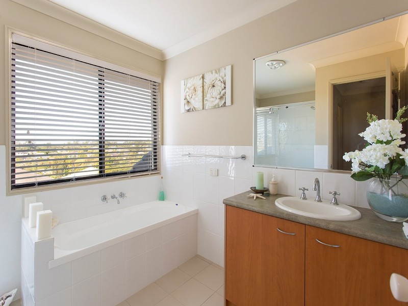 7 Greenwood Close, Moggill QLD 4070