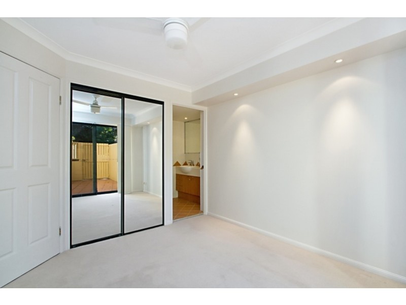 3/121 Sir Fred Schonell Drive, St Lucia QLD 4067