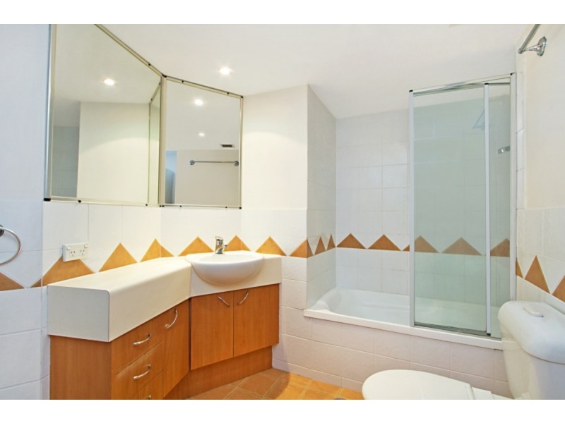 3/121 Sir Fred Schonell Drive, St Lucia QLD 4067