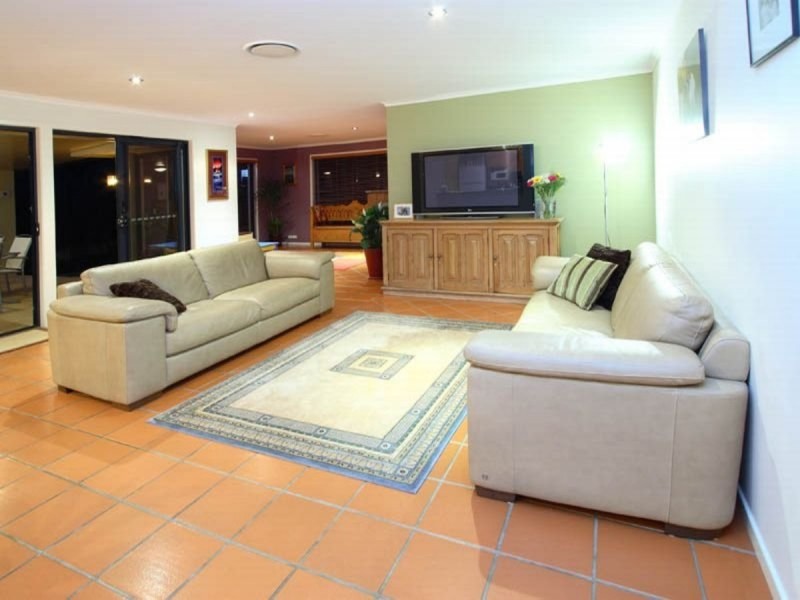 33 Kensington Circuit, Brookfield QLD 4069