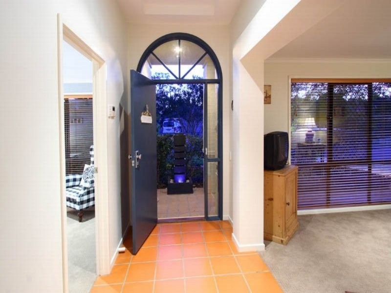 33 Kensington Circuit, Brookfield QLD 4069