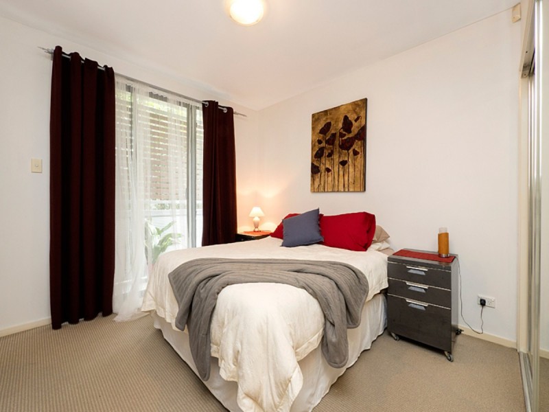 2/26 Lambert Road, Indooroopilly QLD 4068