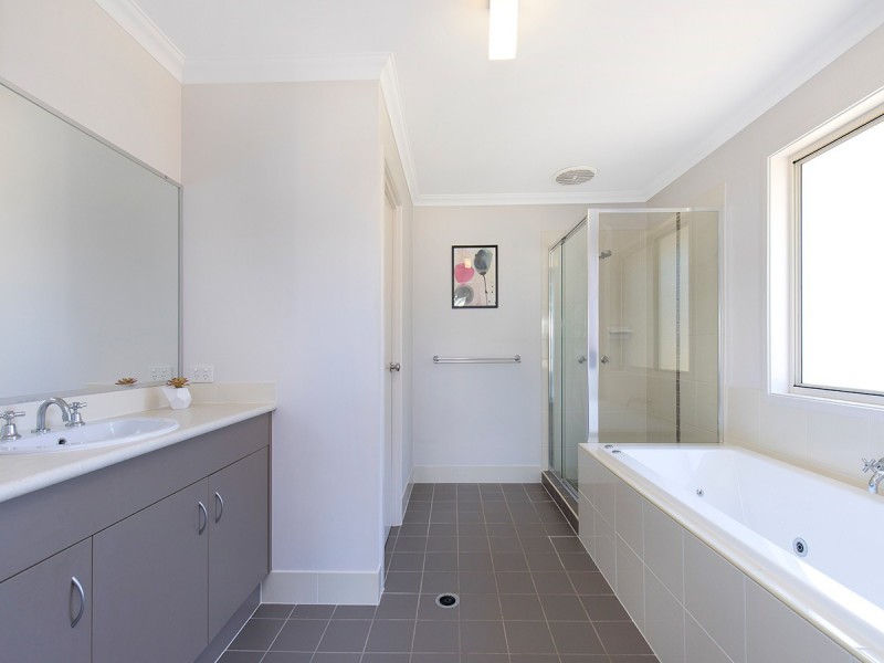 3 Sheridan Close, Moggill QLD 4070
