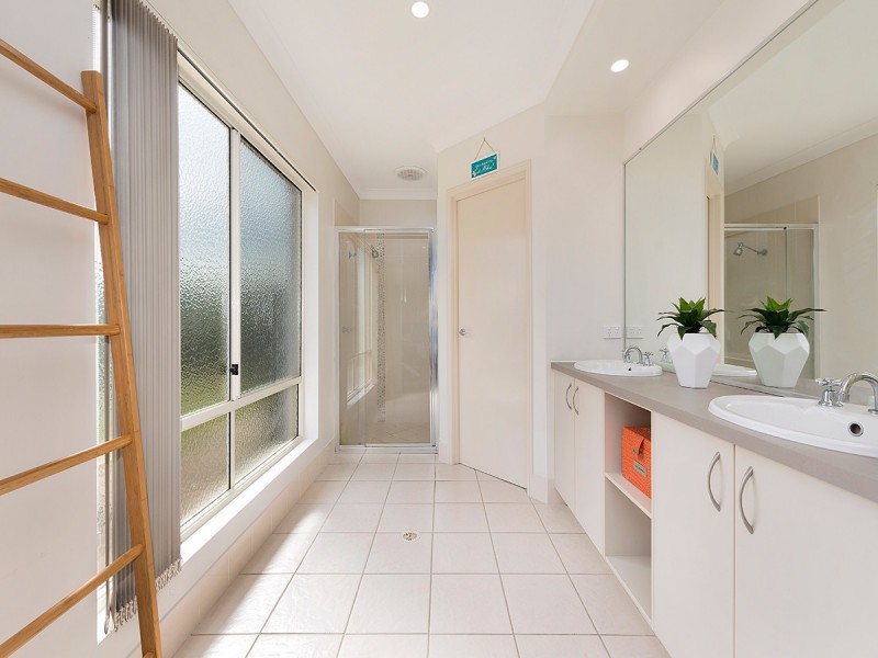 15 Stanaway Place, Bellbowrie QLD 4070