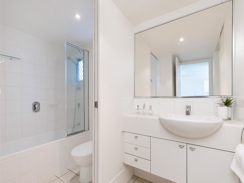 25/7 Landsborough Terrace, Toowong QLD 4066