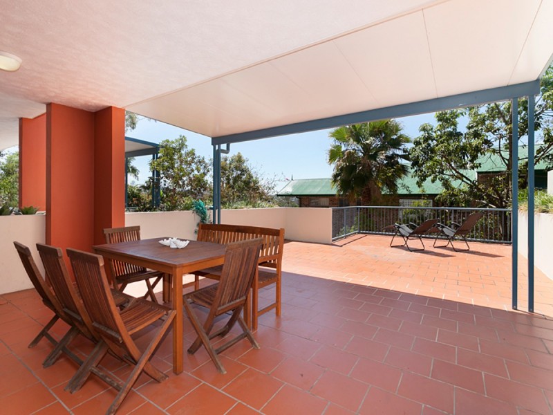 2/194 Carmody Road, St Lucia QLD 4067