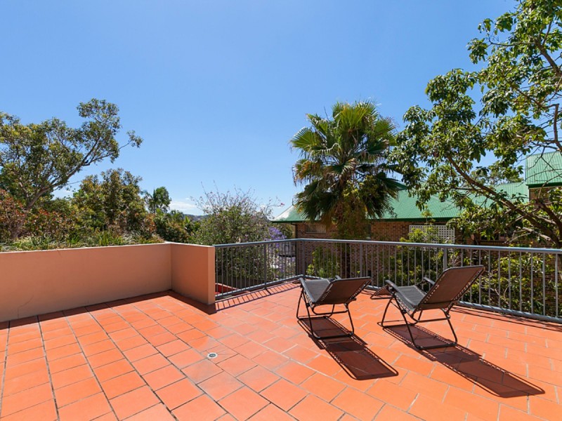 2/194 Carmody Road, St Lucia QLD 4067