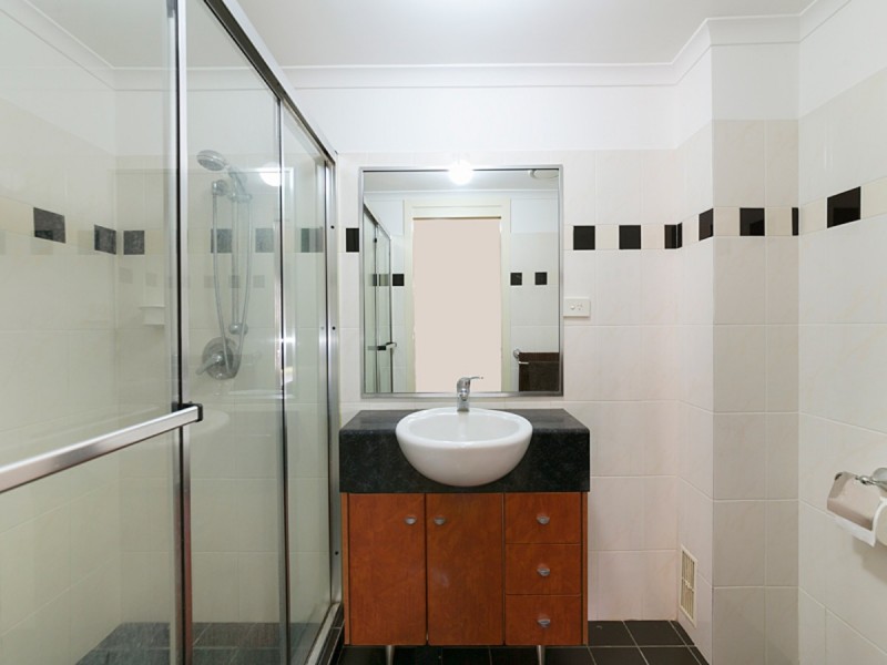 2/194 Carmody Road, St Lucia QLD 4067