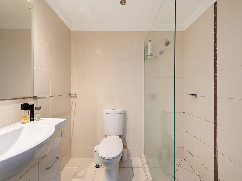 1/76 Durham Street, St Lucia QLD 4067