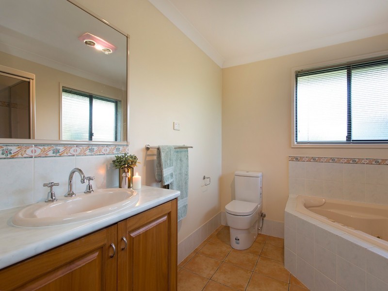 84 Beaufort Crescent, Moggill QLD 4070