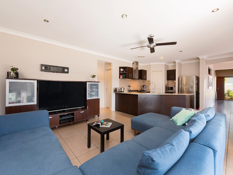 8 Frederick Street, Moggill QLD 4070