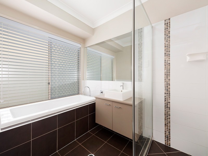 8 Frederick Street, Moggill QLD 4070