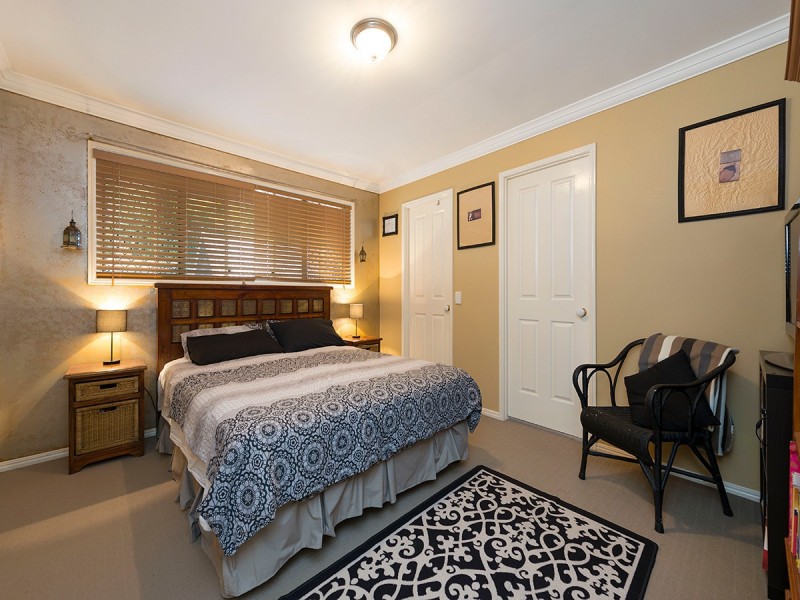 1 Taradale Close, Moggill QLD 4070