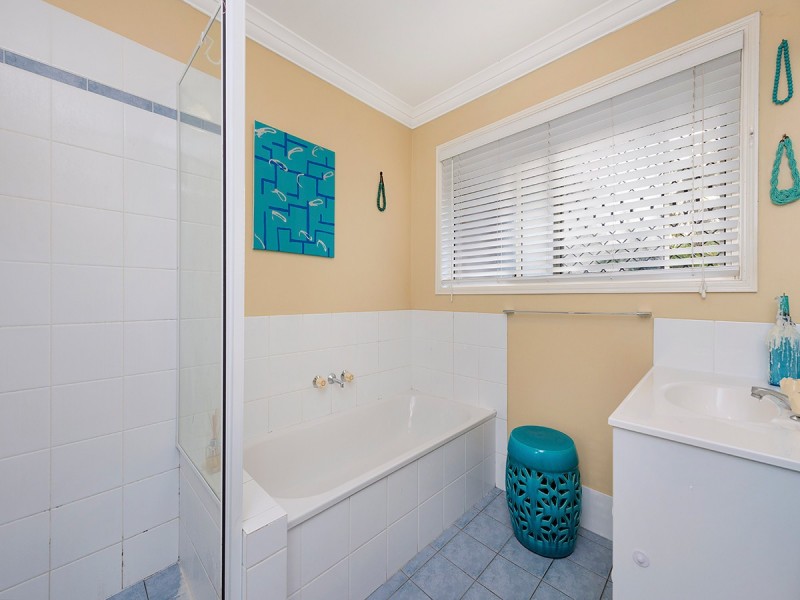 1 Taradale Close, Moggill QLD 4070