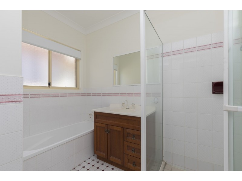 18 Mossman Street, Taringa QLD 4068