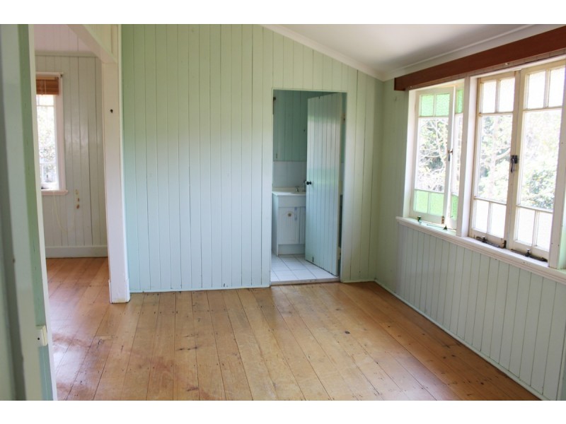 18 Fifth Avenue, Bardon QLD 4065