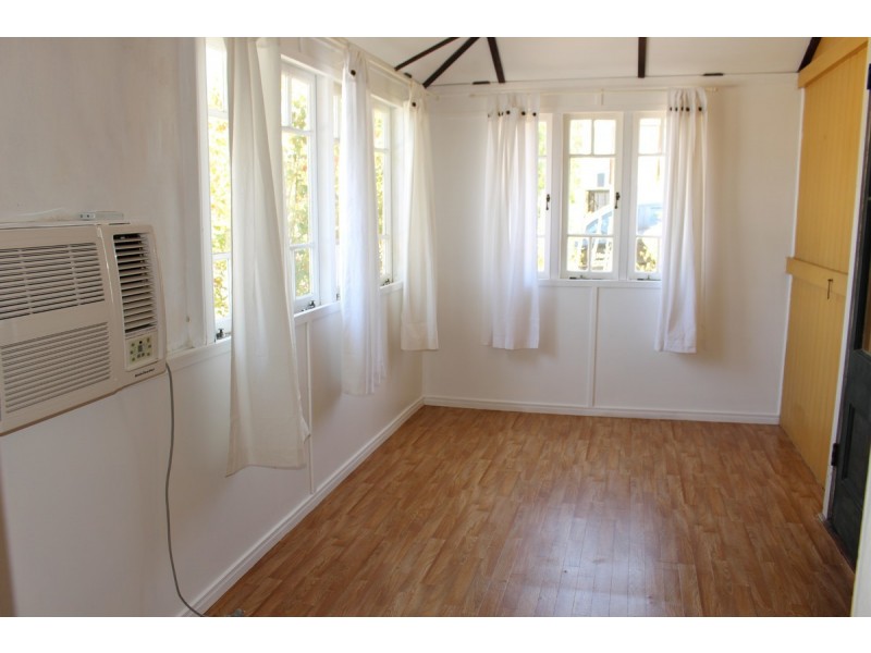 18 Fifth Avenue, Bardon QLD 4065