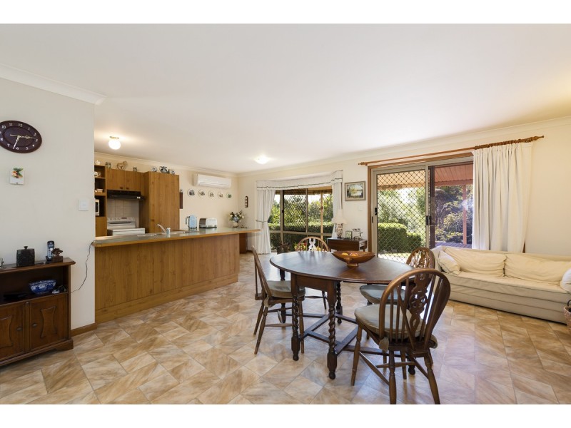 4 Lagoon Crescent, Bellbowrie QLD 4070