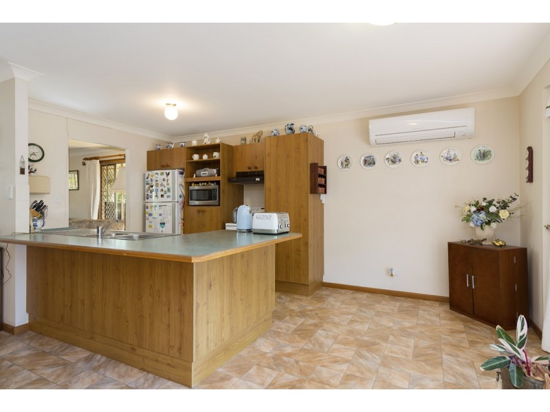4 Lagoon Crescent, Bellbowrie QLD 4070