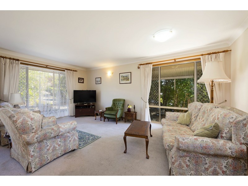 4 Lagoon Crescent, Bellbowrie QLD 4070
