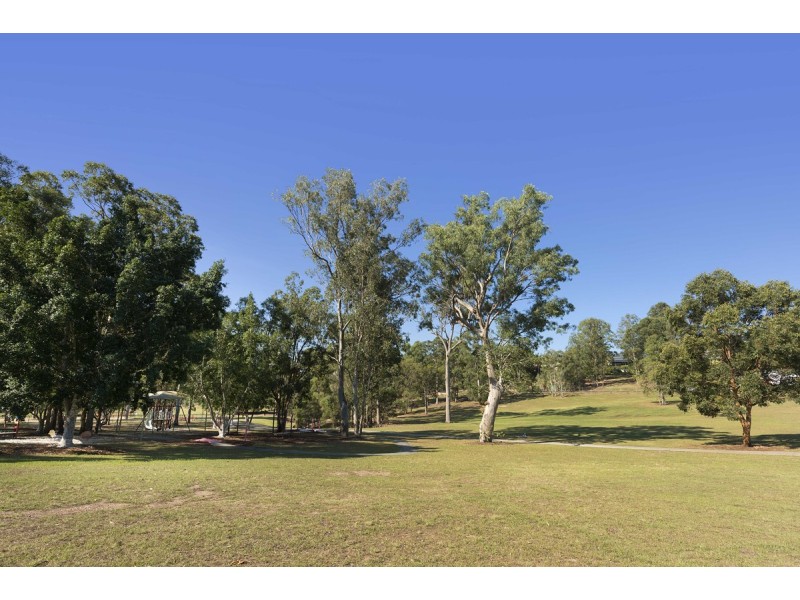 4 Lagoon Crescent, Bellbowrie QLD 4070