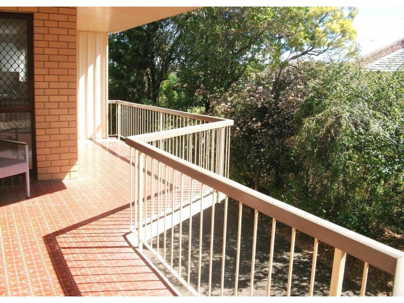 2/16 Armadale Street, St Lucia QLD 4067