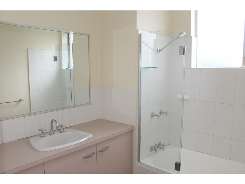 4/117 Clarence Road, Indooroopilly QLD 4068